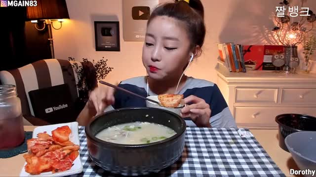 도로시_매운 소머리국밥 청양고추 먹방-5