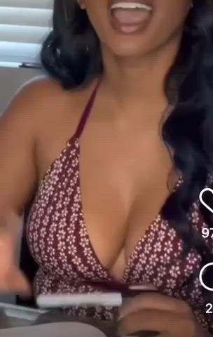 Juicy Lips and Jiggling Tits