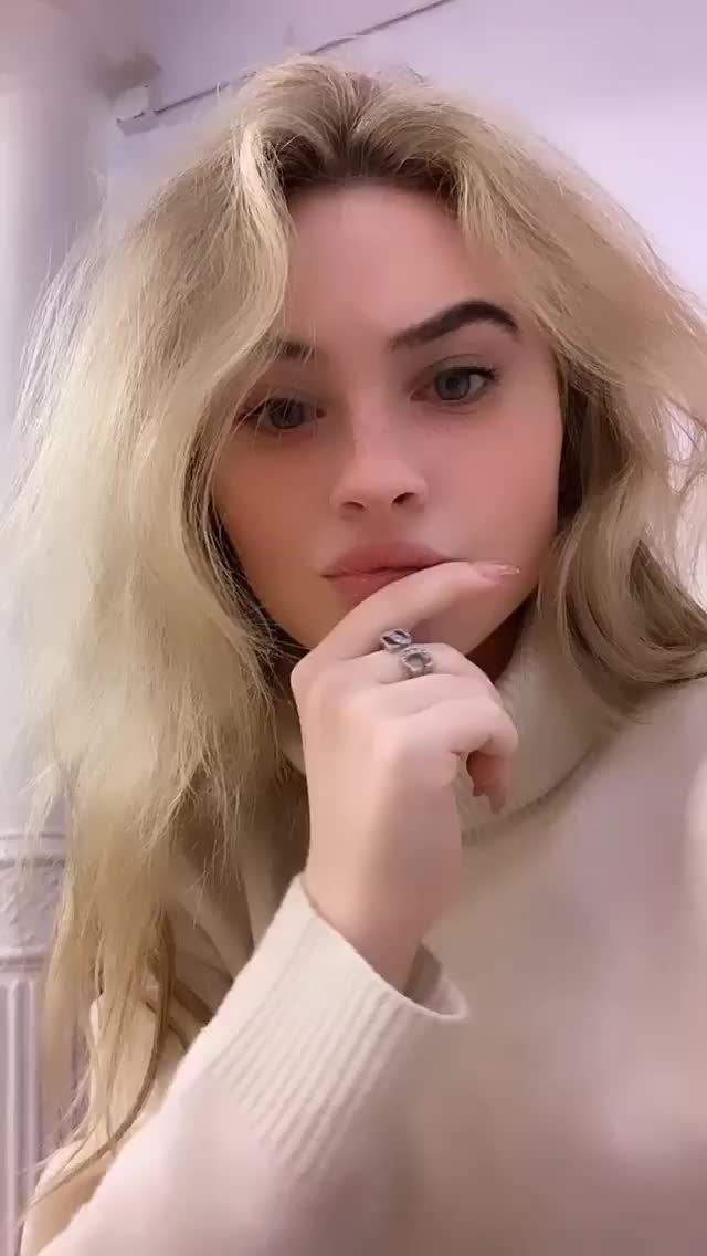 sabrinacarpenter 86734731 671136760097431 3825990128467579973 n