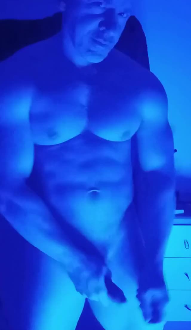 52yr old Dad turns into BLUE HULK! (actual blue light no filter)