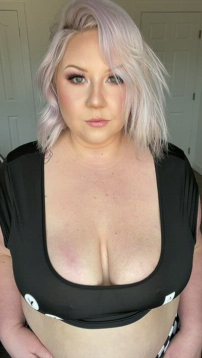 Oh shoooot! Titty Tuesday!