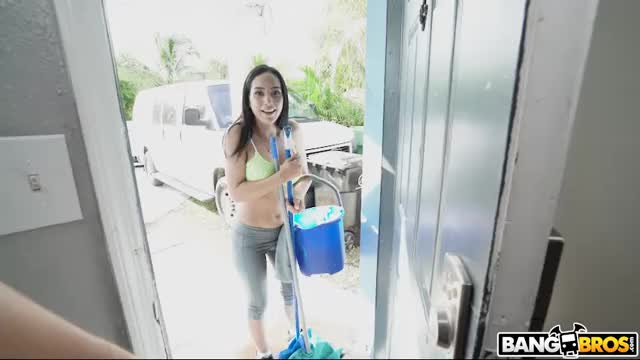 Tia Cyrus Does A Deep Cleaning