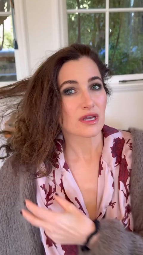 actress kathryn hahn milf gif