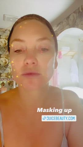 Cleavage Kate Hudson Natural Tits gif