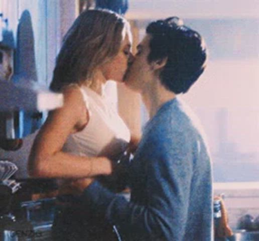 couple kiss kissing gif