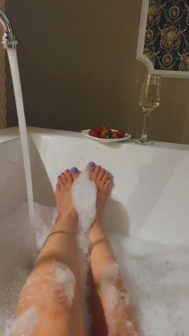 bathtub feet nails gif