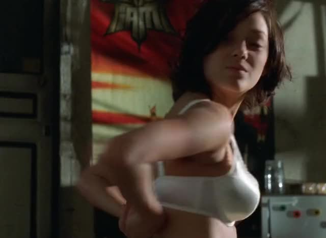 Marion Cotillard - Taxi (1998) - 03