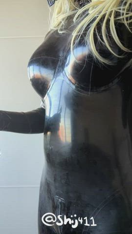 [OC] Shining my new catsuit 💜