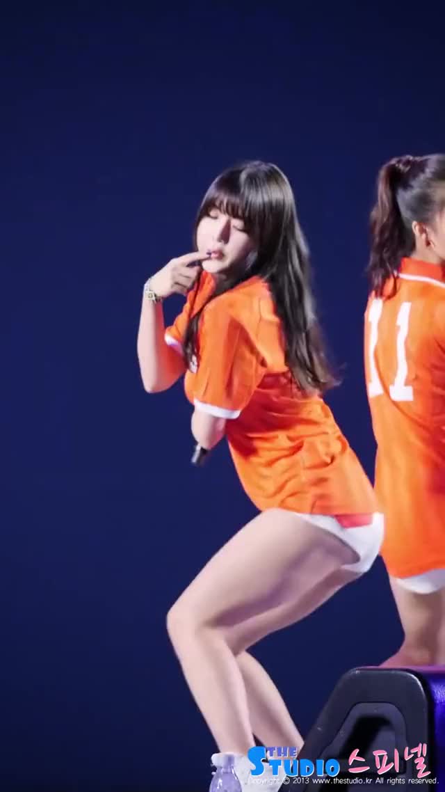 140627 Hyunyoung shake (Tell me tell me) loop 2