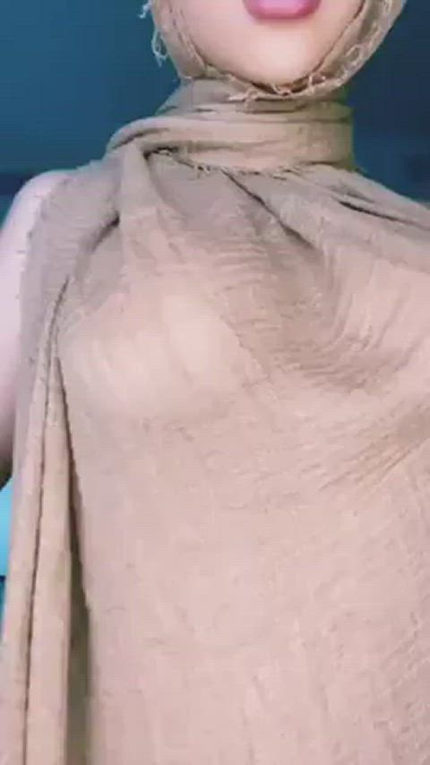 amateur arab big tits bubble butt curvy hijab gif