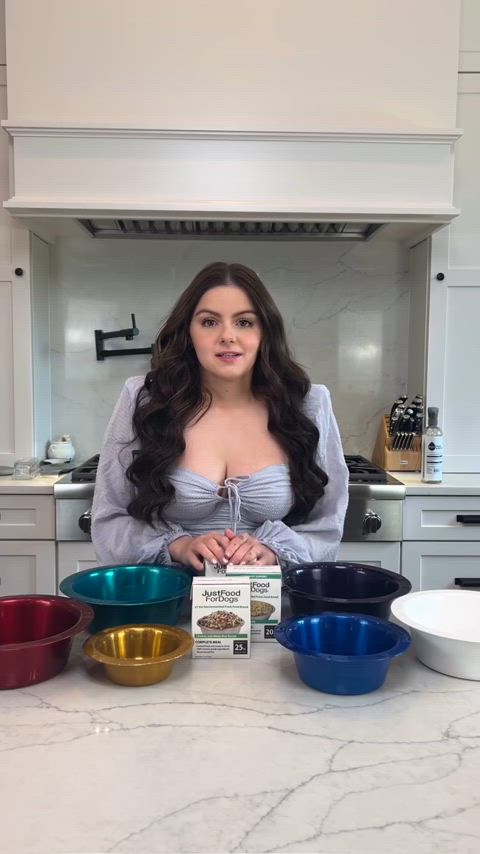 Ariel Winter Celebrity Cleavage