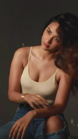 Akansha Sharma "Jugnu" teasing us with her hot dusky body