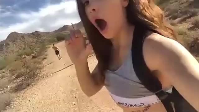 Flashing and sloppy blowjob on hiking trail