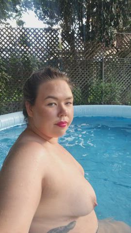 If you were my neighbour, would you watch me in the pool?