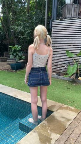 ass blonde booty cute nsfw onlyfans petite public gif