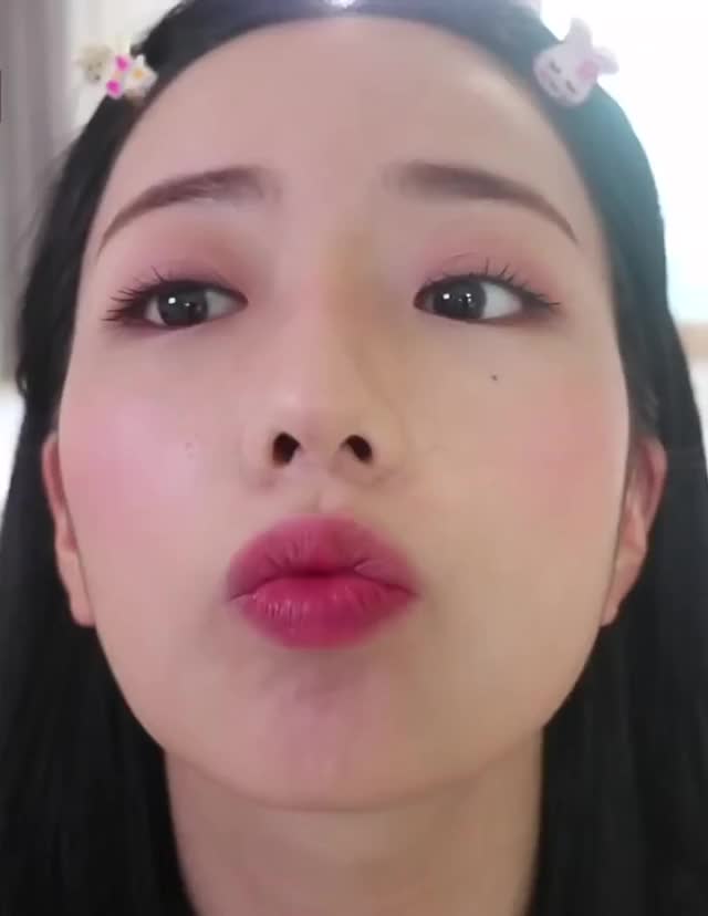 Apink Bomi's Juicy Lips