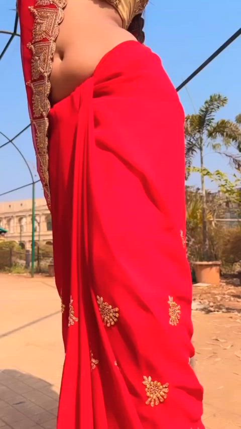 asian aunty belly button bhabi desi hippie hips indian saree seducing gif