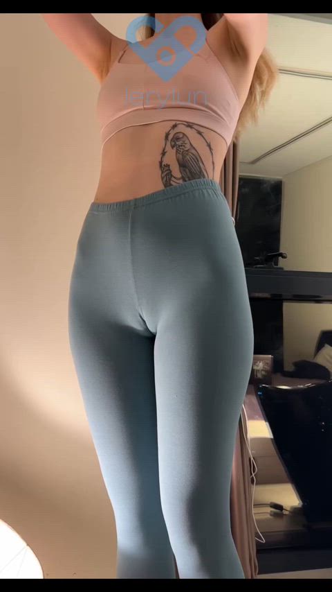 camel toe fit fitness gym leggings model teen yoga yoga pants amateur-girls fit-girls