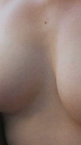 amateur boobs close up naked sideboob gif