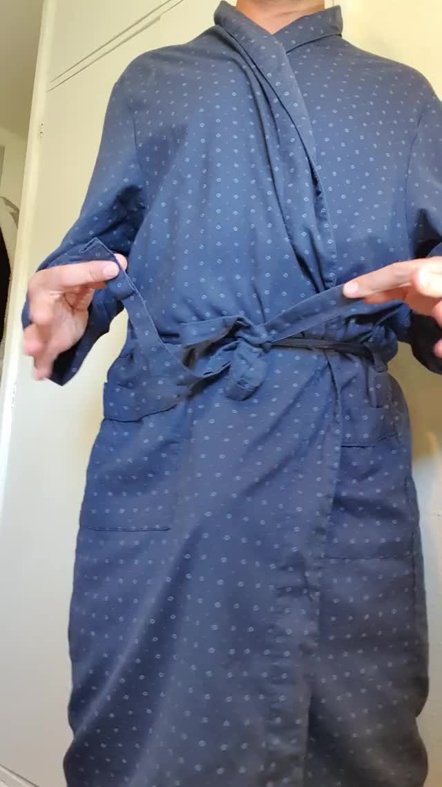 [M] I thought I'd give the robe a go too.?