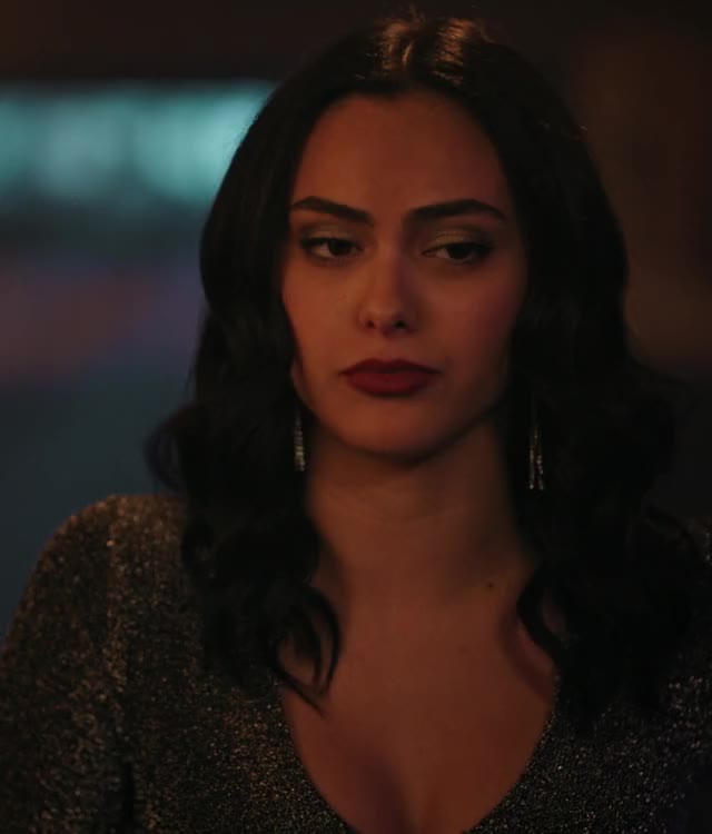 Camila Mendes