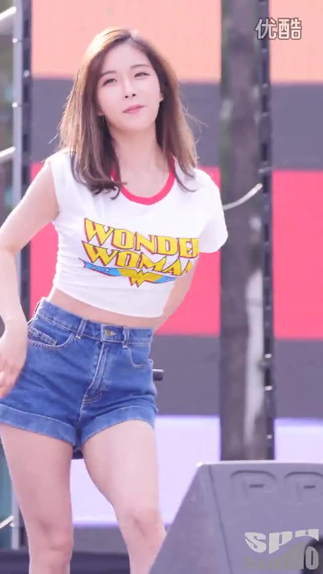 160521 Hyunyoung stand (Whoo)