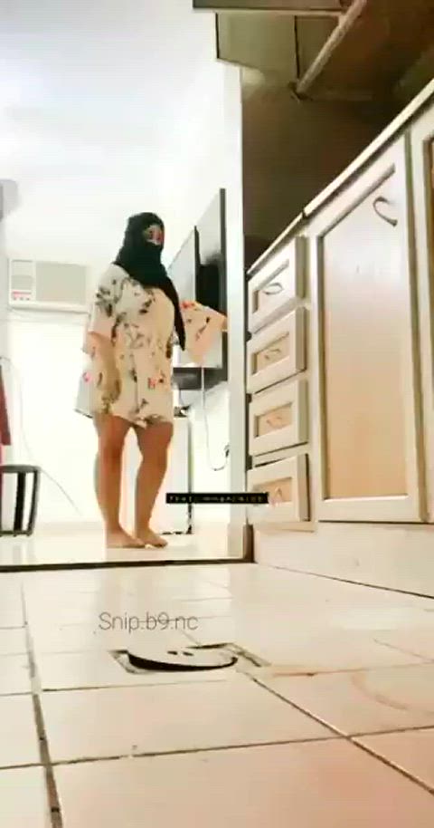 arab big ass delivery hijab hotwife milf wife gif