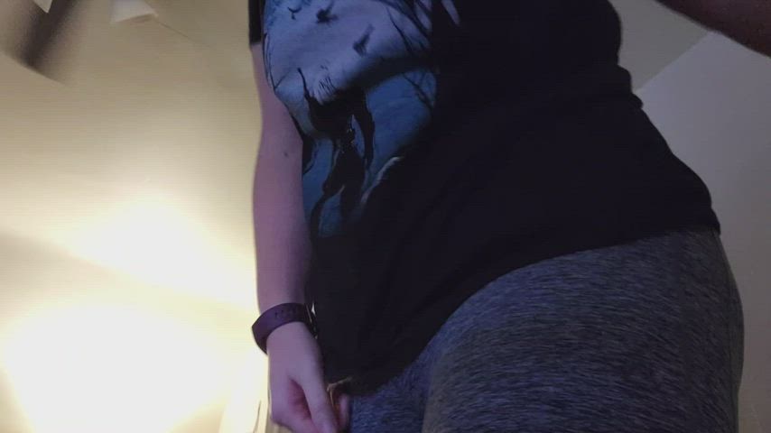 Just a little Sunday night rainbow booty jiggle 😉