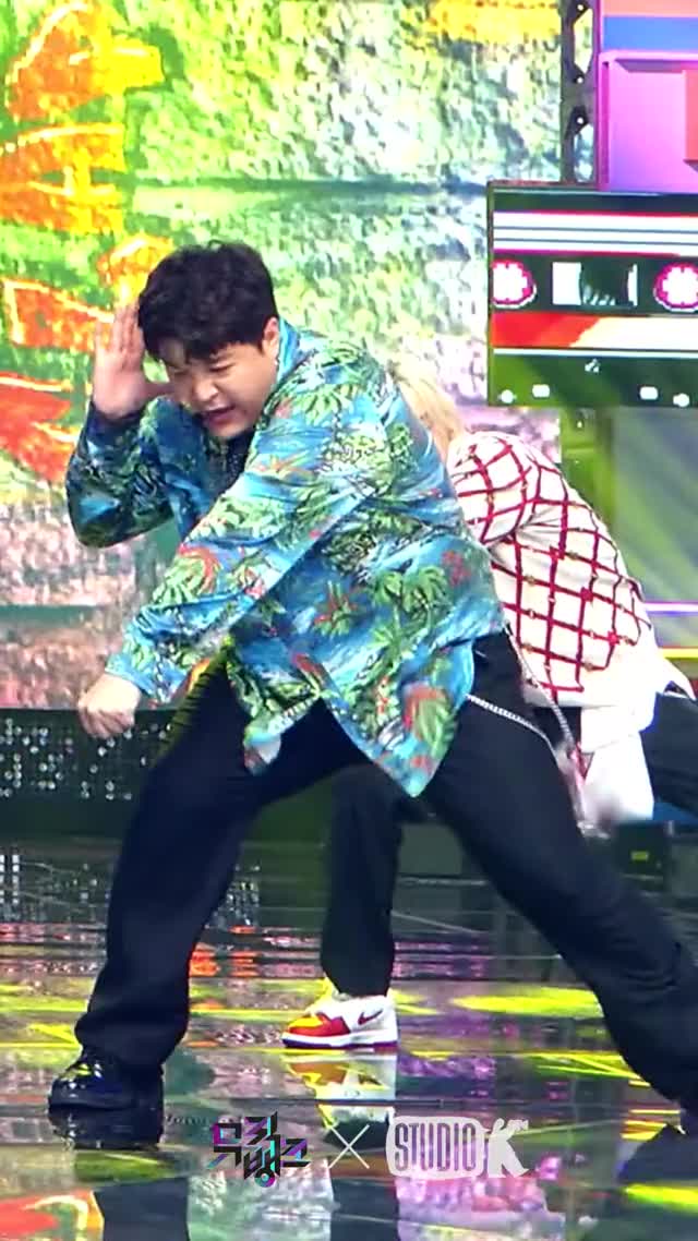 shindong super junior 191018 super clap [H5WPI3eHdp0]-5