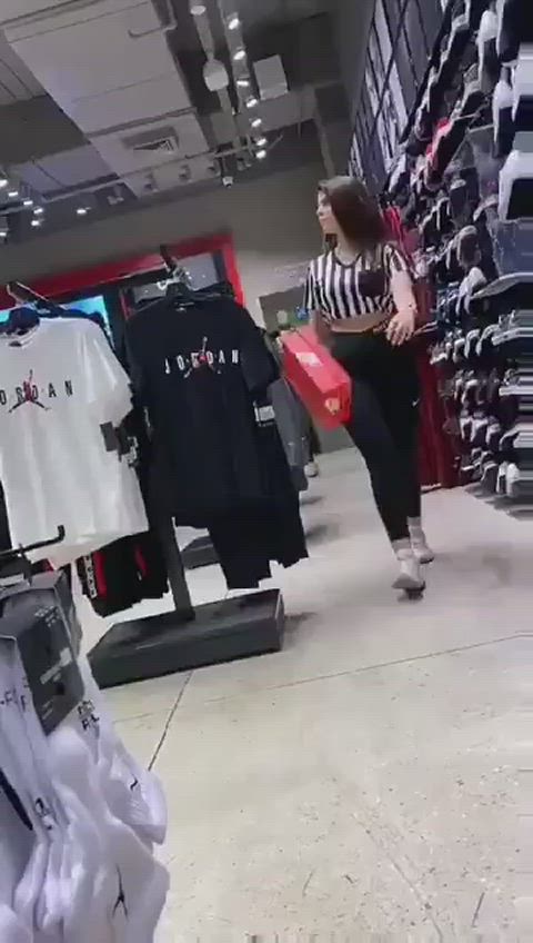 amateur ass big ass booty camel toe candid leggings public thick gif