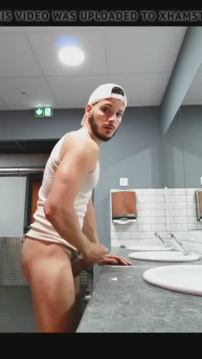 Cumming on the sink