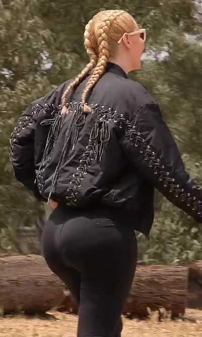 Iggy Azalea is a pawg that needs a gangbang
