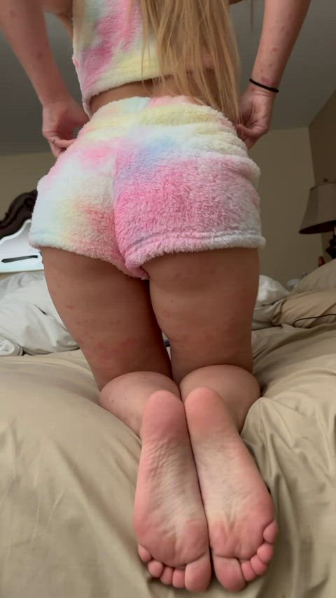 ass blonde feet gif