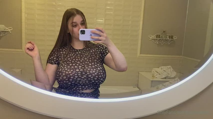 HUGE BOOBS REVEAL