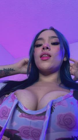 amateur big tits bra camgirl cute latina lesbian natural tits teen webcam gif