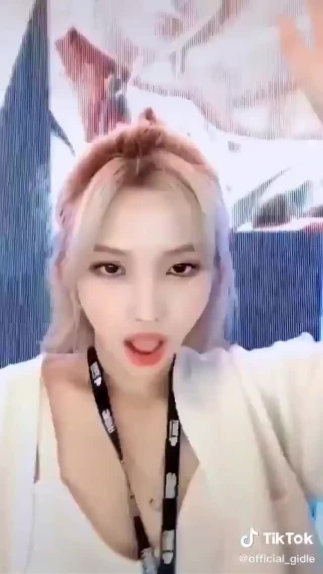 Soyeon (G)i-dle boobs