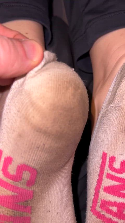 Worship my feet after I remove my 20 days worn socks, and my stinky nike airforce…