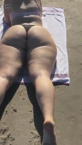 beach candid pawg thick gif