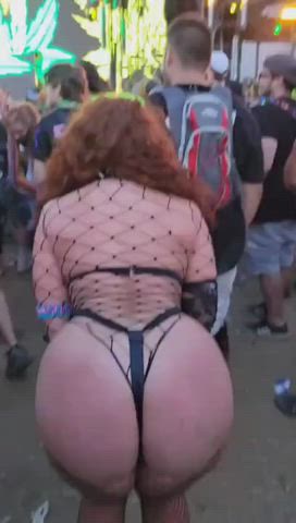 PAWG Fingered at festival