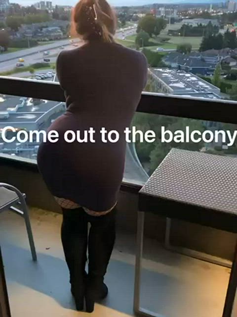 Come out to the balcony.