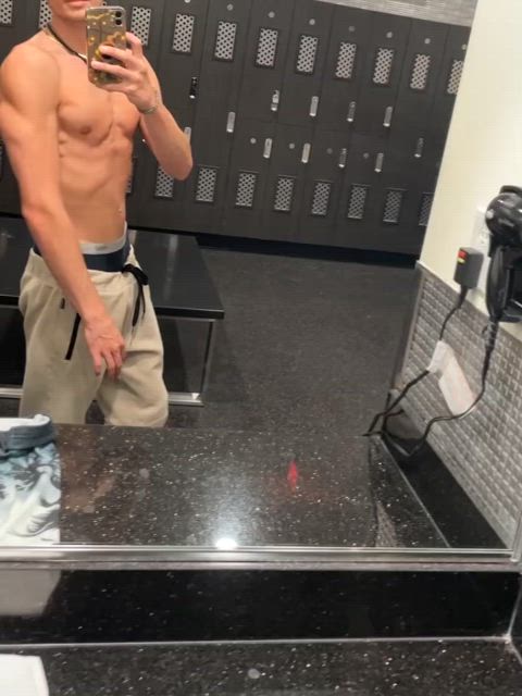 20 years old gym muscles onlyfans public flexing gif