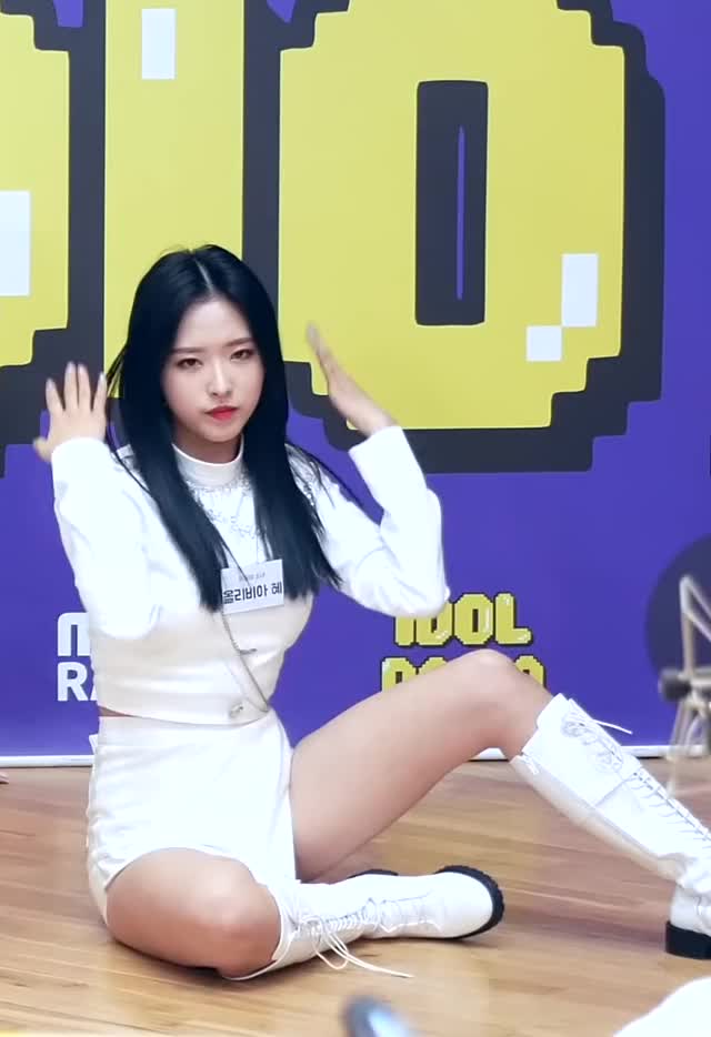 [IDOL RADIO] 200210 Loona Olivia Hye-[vvsKeh0EzFk]-1