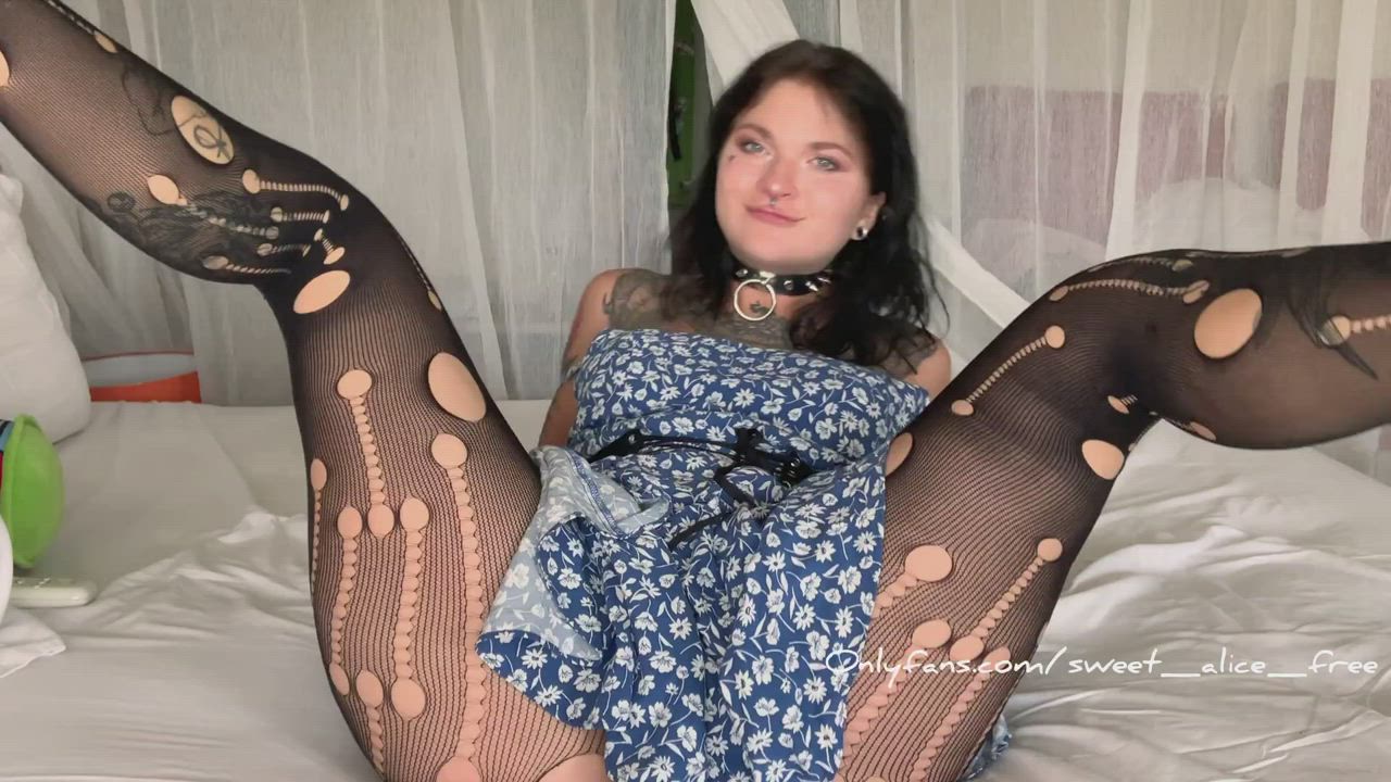 Cute Goth Pantyhose Petite Upskirt Wet Pussy gif