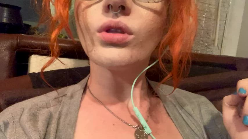 amateur lips redhead gif