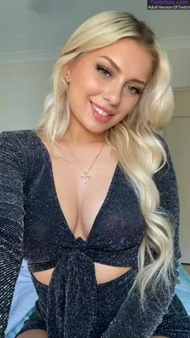 babe big tits blonde flashing model natural tits onlyfans teen tiktok titty drop