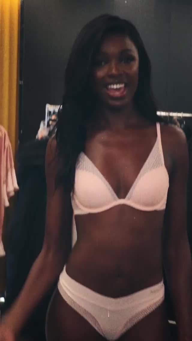 Victoria Secret Angels Instagram Story, 12/19/19