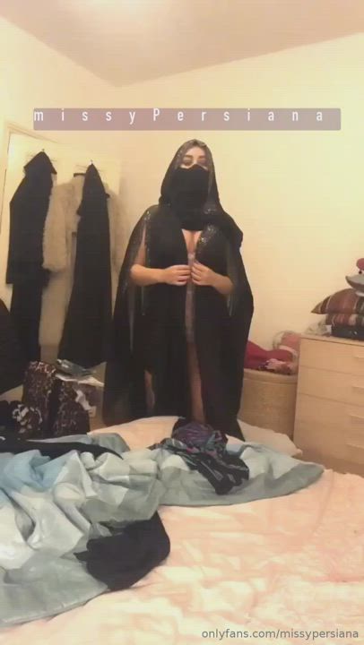 Arab Big Ass Big Tits Camgirl Hijab Muslim Tease gif