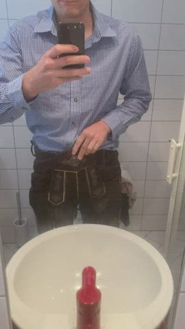 Lederhosen mean quick dick access ;)