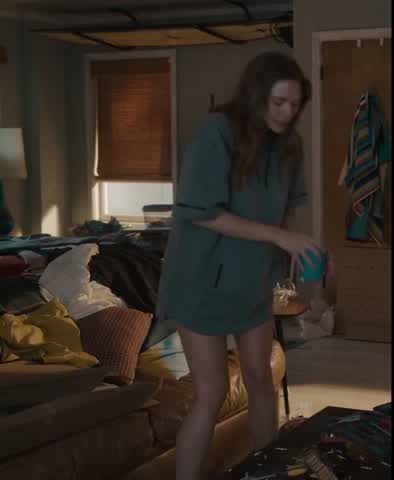 I wanna hang out with Elizabeth Olsen in her dorm and smoke weed and have sex all