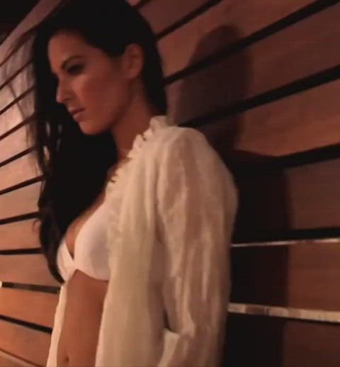 brunette cleavage olivia munn gif